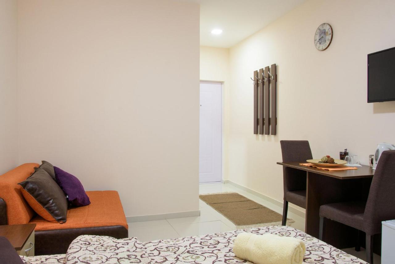 Guest House Centar Lux Zrenjanin Exterior foto