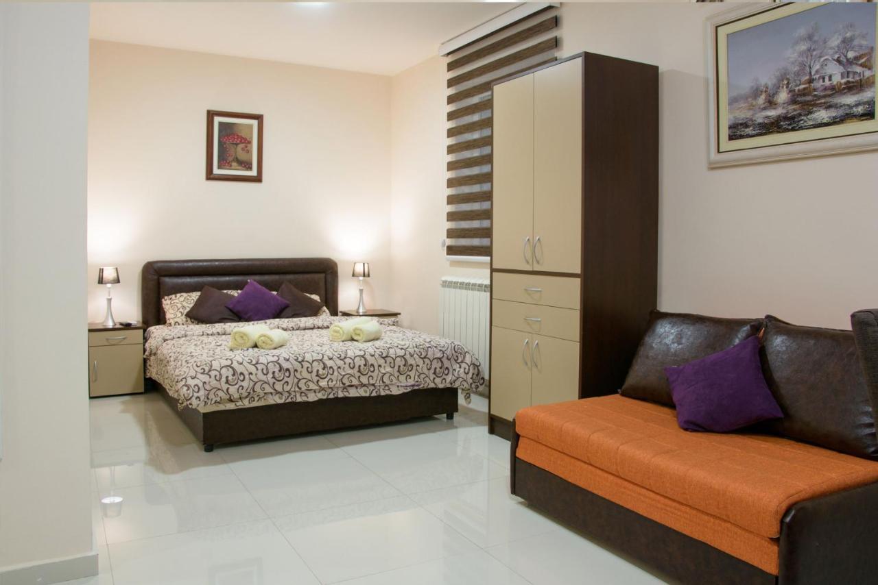 Guest House Centar Lux Zrenjanin Exterior foto