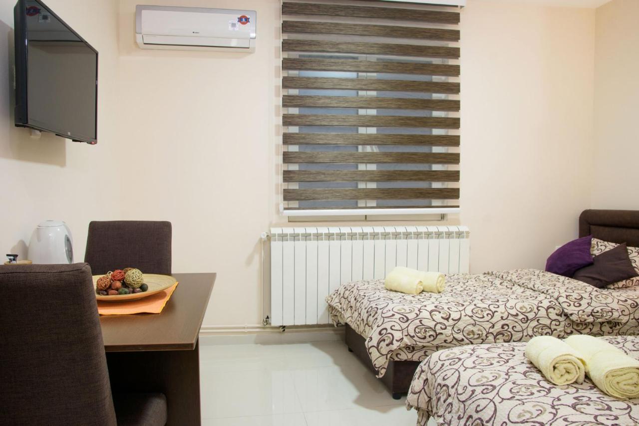 Guest House Centar Lux Zrenjanin Exterior foto
