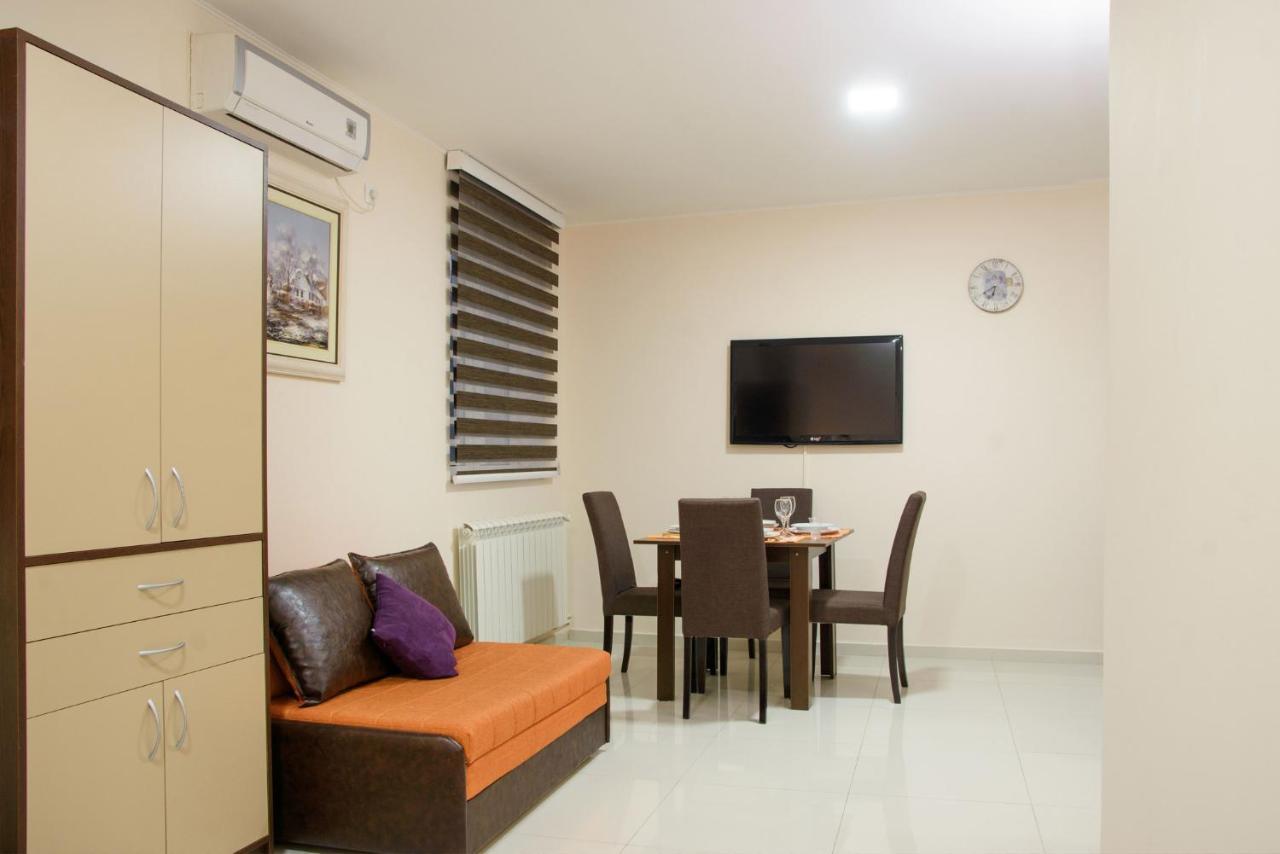 Guest House Centar Lux Zrenjanin Exterior foto
